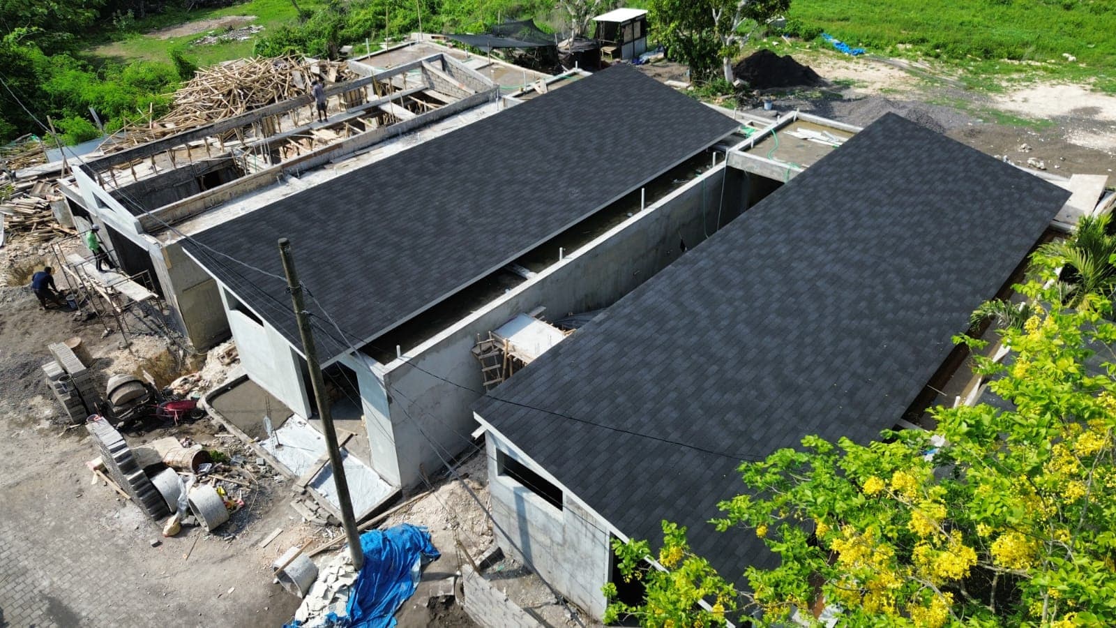 Maxxi Roof Charcoal roof color
